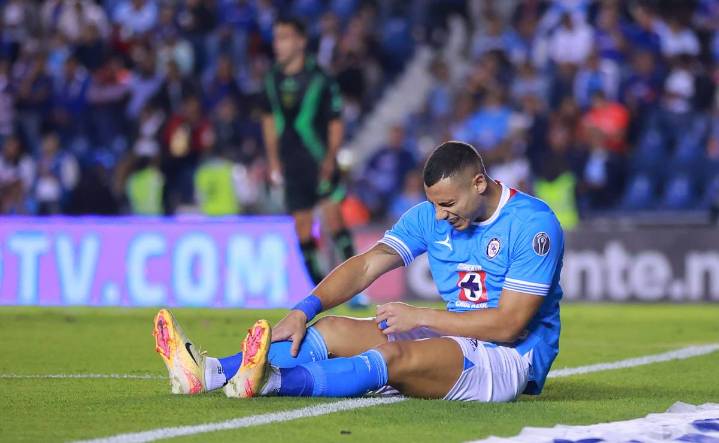 Giorgos Giakoumakis deja Cruz Azul y jugará en Grecia; el 'Toro' Fernández regresa al ataque