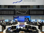European shares edge lower ahead of Powell's speech