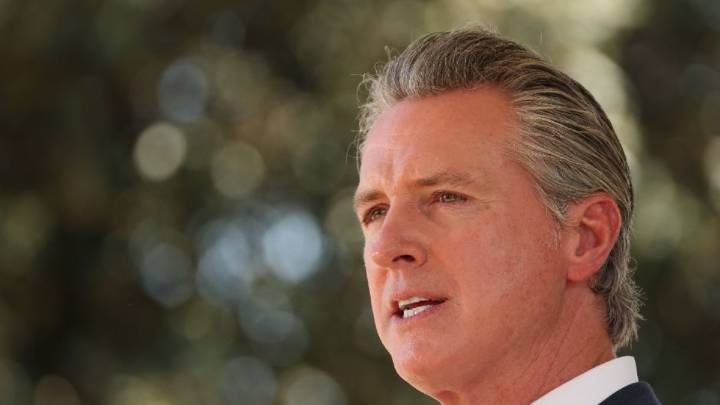 Newsom anuncia un operativo para retirar los campamentos de indigentes en California