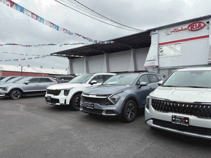 Tariffs tap the brakes on Hawaii auto sales, report shows