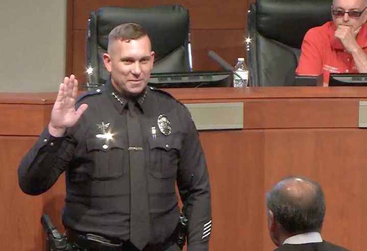 New Surprise police chief takes ceremonial oath