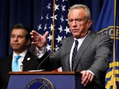 NOAA investiga a RFK Jr. por vieja polémica de una ballena decapitada