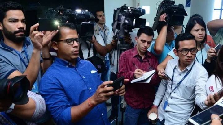 Puebla: colectivos presentan amparos contra Ley Censura y ciberasedio que amenaza libertad de expresión