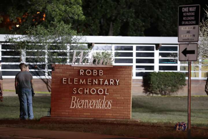 Texas enfrenta demanda por ley que prohíbe debates sobre raza y género en escuelas