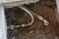 Robaban agua con manguera conectada a red