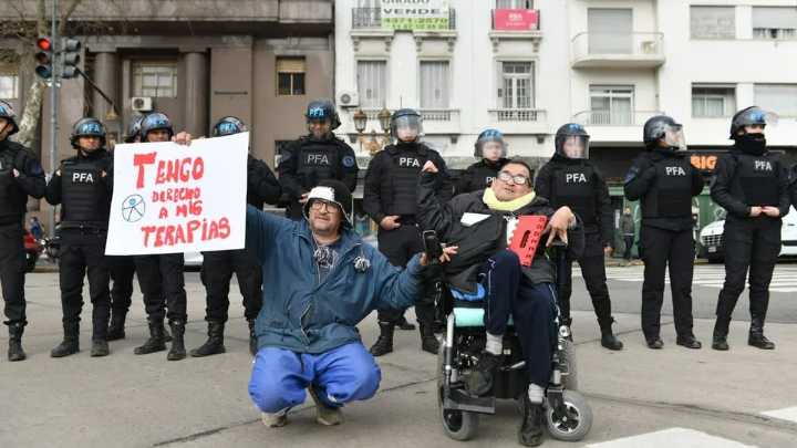 El Gobierno nacional analiza aplicar un aumento en las prestaciones a personas con discapacidad