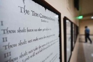 Northwest Arkansas families suing over state’s Ten Commandments in schools law seek to add Conway district