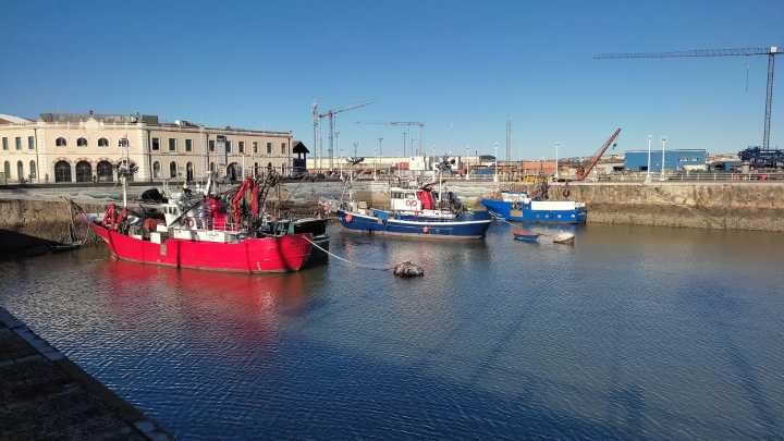 Hallan el cuerpo sin vida de un hombre flotando en el Puerto de Santurtzi