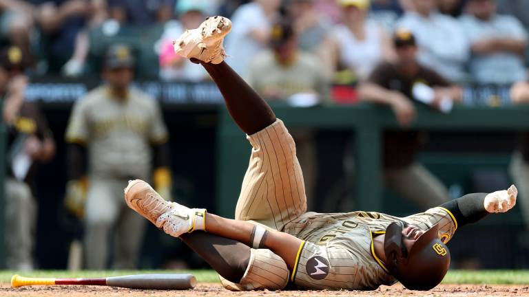 Padres pierden a Bogaerts por fractura de pie, pero esperan que regrese