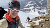 Un escalador murió cuando le llevaba comida a una amiga que había quedado varada en la cima de una montaña