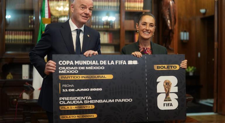 Recibió Clau a Infantino; checaron preparativos para el Mundial