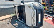 Una persona herida tras el vuelco de un coche en Cruz del Humilladero, Málaga