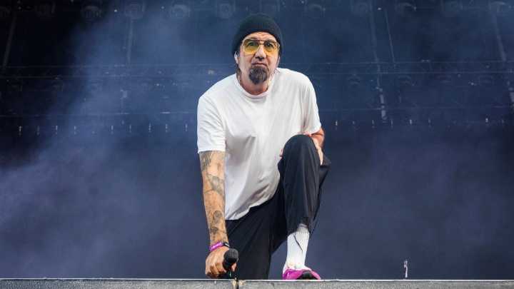 Deftones Frontman Chino Moreno Wasn’t Sure if It Was a Good Thing That Oasis’ Liam Gallagher Called Him a ‘Dude’