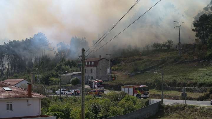 Detenidos dos hombres acusados de provocar ocho incendios forestales en Costa da Morte (A Coruña)