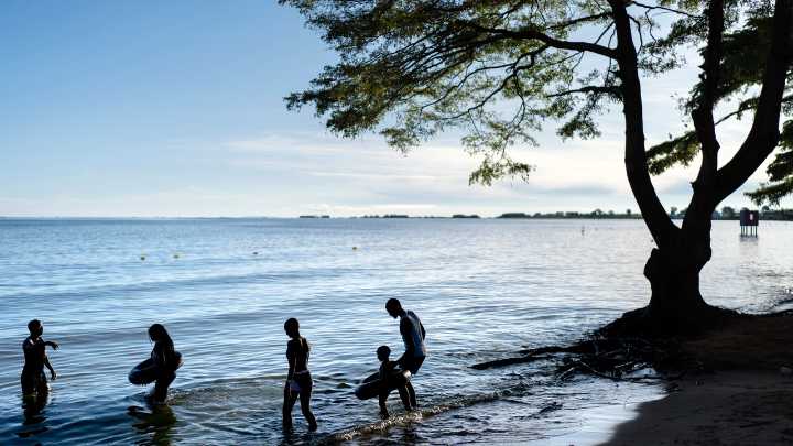 Uganda acepta acoger a migrantes rechazados en EE UU en un acuerdo temporal con Washington