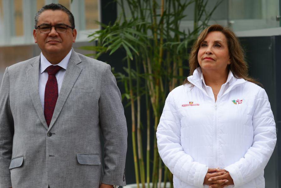 Santiváñez ‘cubre espaldas’ a Dina Boluarte