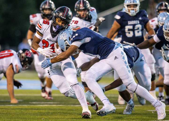 Mona Shores, Grand Blanc clash in 2025 high school football opener: See photos