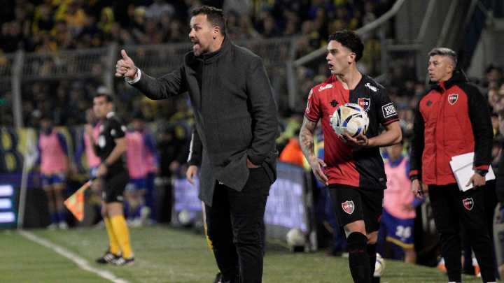 Newell's: Fabbiani quiso estar en el clásico anterior y ahora que le tocó, falló en el planteo