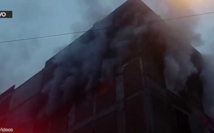 Incendio de gran magnitud consumió almacén en Barrios Altos
