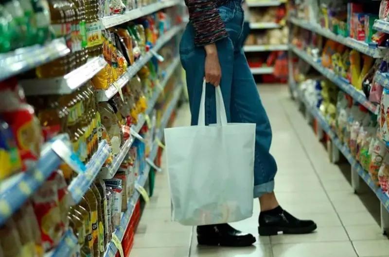 Inflación de agosto: los alimentos subieron, pero el traslado a precios generales sería moderado