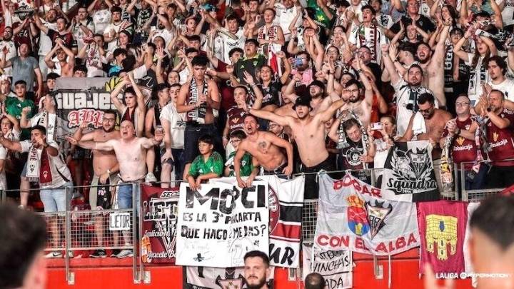 La Federación de Peñas del Albacete, "indignada" con los horarios de La Liga