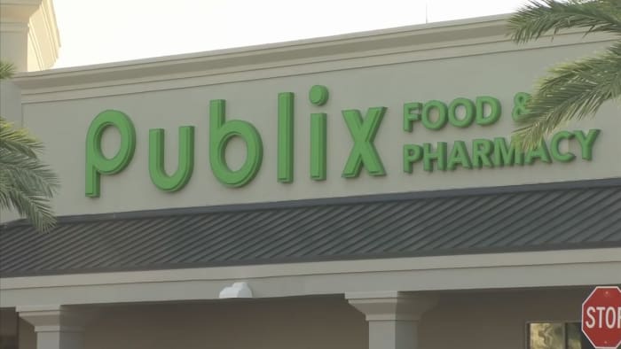 Jacksonville woman accused of leaving child in hot car while she stole $234 groceries from Publix