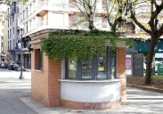 Un antiguo quiosco reconvertido en bar y que ahora aspira a ser biblioteca en Gijón