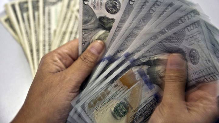 Cómo arrancó la semana el dólar oficial y el blue en Rosario