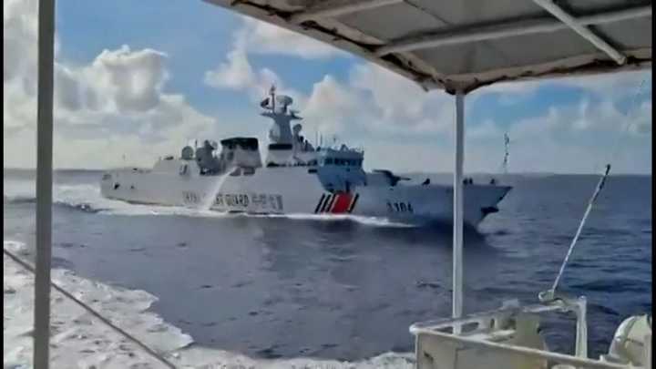Chinese vessels collide in disputed South China Sea
