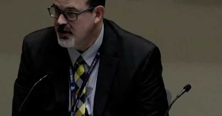 Higley superintendent pulls request to sit on dais