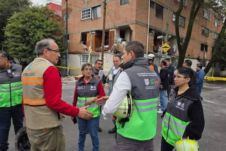 Explosión por acumulación de gas en Benito Juárez deja 4 heridos y evacúa a 80 personas