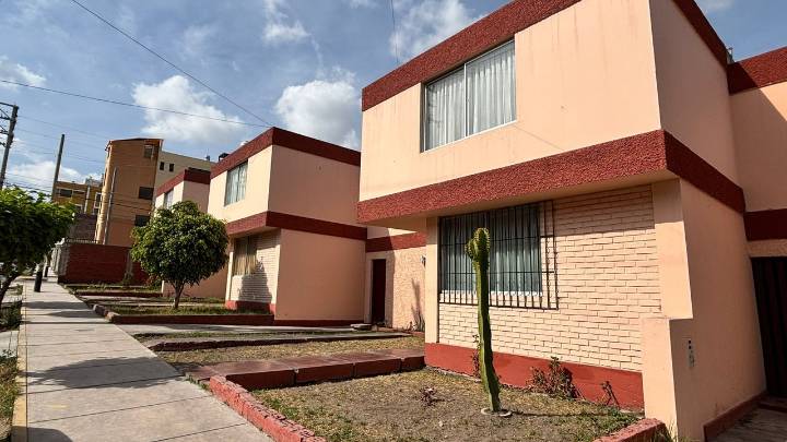 Niño Becerra, economista, enciende los ánimos de los jóvenes sobre el tema de la vivienda: "¿Por qué no protestáis?"