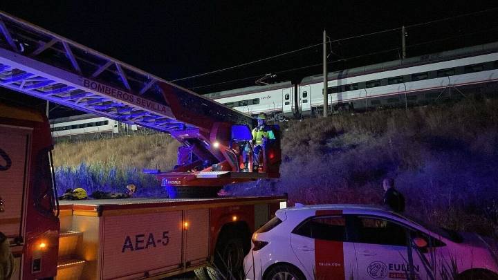 Los trenes AVE circulan con "normalidad" tras la evacuación de 2.200 pasajeros