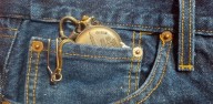 El secreto del bolsillo oculto en los jeans: su función original y por qué aún existe