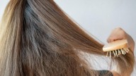 Sin secador ni planchita: la receta mágica para dejar tu cabello liso y hermoso secado al natural