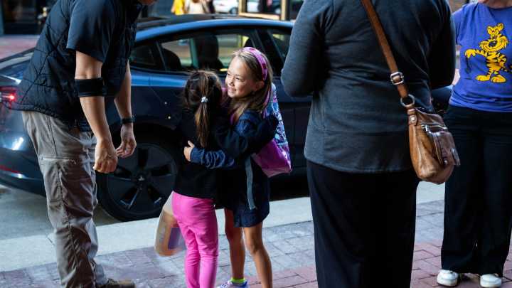 Des Moines' Walnut Street school celebrates its last first day