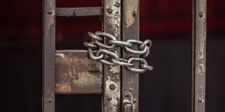 Person dies at Roanoke City Adult Detention Center