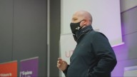 Hombres armados asaltan el domicilio del socio que financió a Alvise y se llevan el móvil con el que hablaban