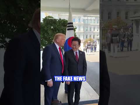 Trump welcomes South Korean president to the WH, points out 'fake news' #shorts #world #trump #news