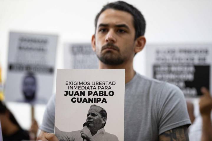 Excarcelan en Venezuela a un grupo de 13 presos políticos, según dirigentes opositores