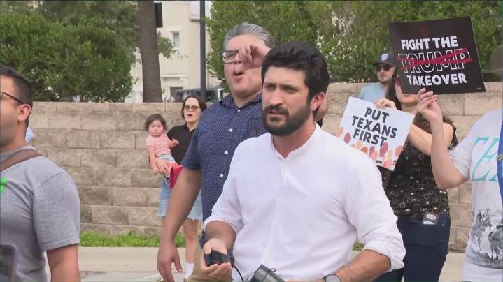 Amid quorum break and redistricting battle, Democrats hold protest outside Governor's Mansion