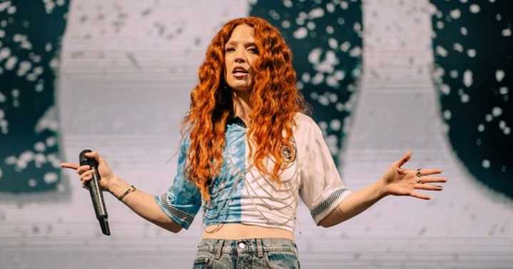 Queer Singer Jess Glynne Calls Out White House for Weaponizing Her Music in ICE Propaganda