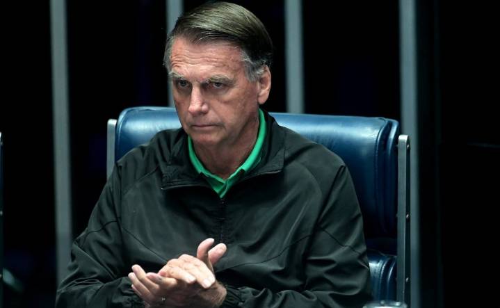 Corte Suprema da 48 horas a Bolsonaro para explicar "comprobado riesgo de fuga"; difunden supuesto plan para solicitar asilo en Argentina