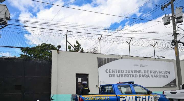 Motines en cárceles de Guatemala dejan rehenes por traslado de pandilleros