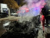 Un hombre encapuchado prendió fuego una camioneta que perteneció a un exjugador de Boca