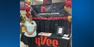 Hy-Vee floral manager in Le Mars receives Legendary Customer Service award