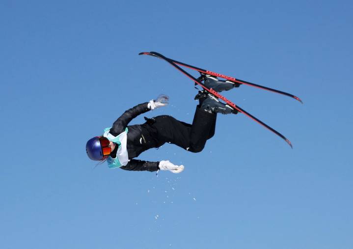 Olympic Star Who Ditched USA to Compete for China Suffers Terrible Accident, Skiing Community Reacts Eileen Gu suffers another setback after a skiing accident, with fans and the skiing community react