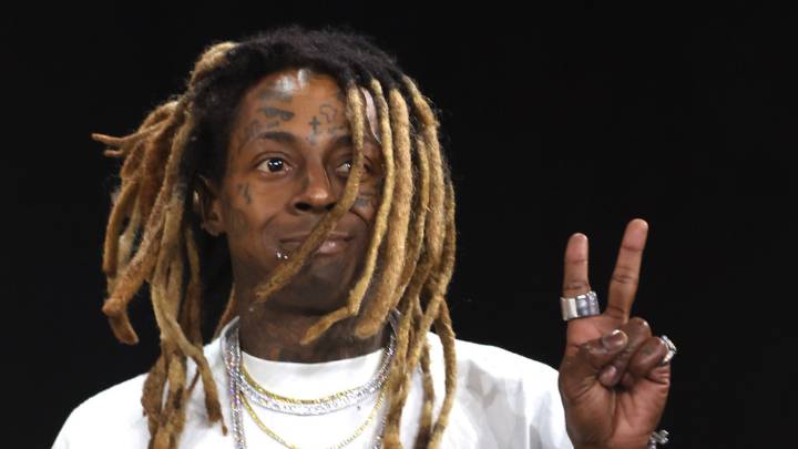 Lil Wayne stops show to congratulate 'Traylor'