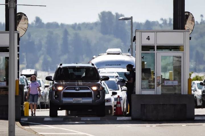 Border, spy agencies among worst federal workplaces: survey