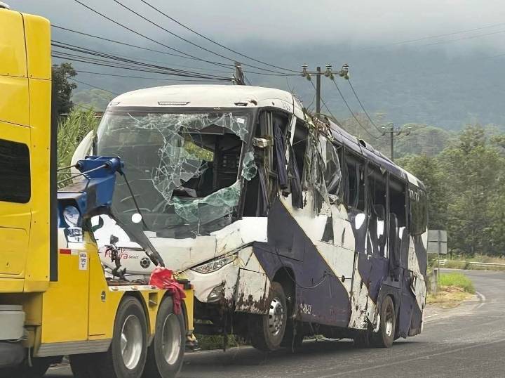 Vinculado a proceso, conductor de autobús que volcó  en Huauchinango, matando a tres pasajeros